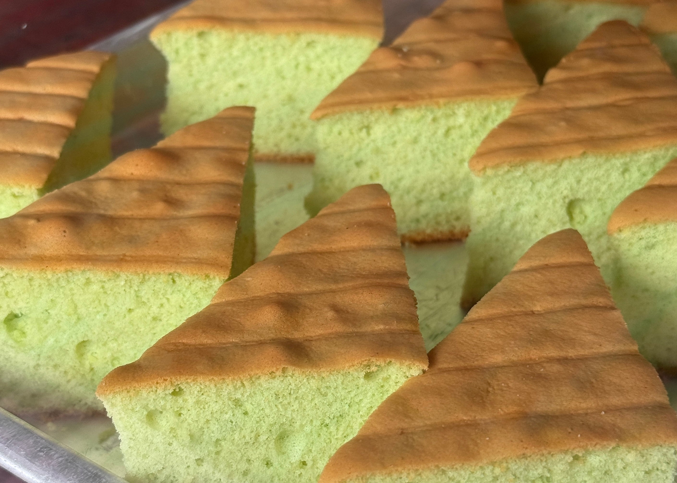 Fluffy Pandan Sponge Cake (8 inch)
